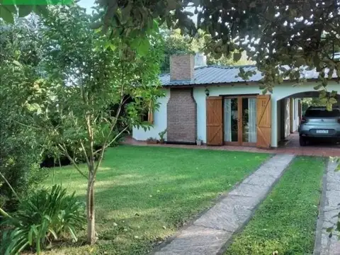 Casa en venta - 2 Dormitorios 1 Baño - Mar del Plata