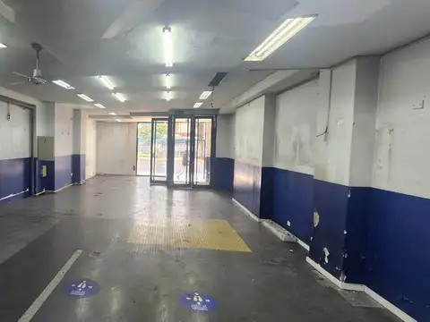 Edificio Comercial -  Departamentos y oficinas - 1146 m² Liniers
