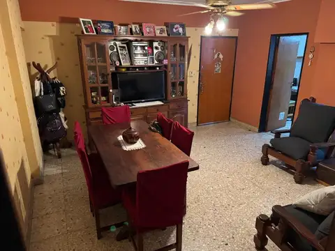 3 AMBIENTES EN LANUSITA C/ COCHERA.-