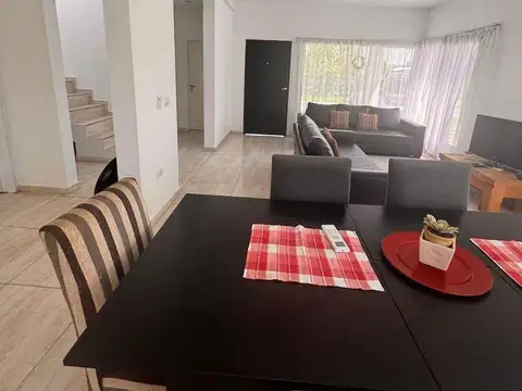 Casa en Alquiler de 4 dormitorios