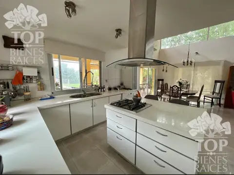 Casa 5 ambientes con 3 baños