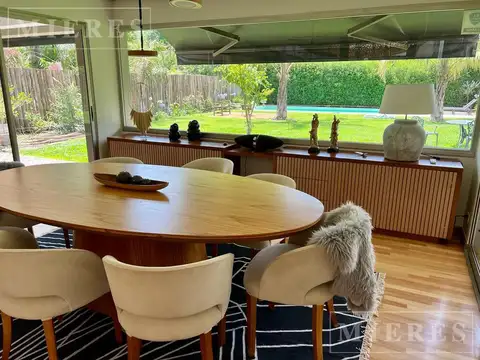 Casa en Alquiler con 2 cocheras