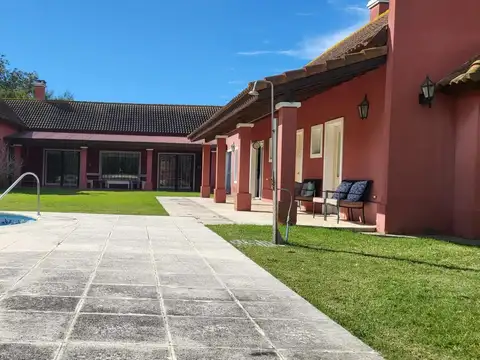 Casa 6 ambientes con 5 baños