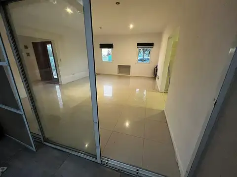 Casa 7 ambientes con 2 baños