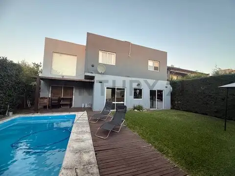 VENTA DE CASA 5 AMBIENTES EN BARRIO HARAS MARIA VICTORIA MORENO