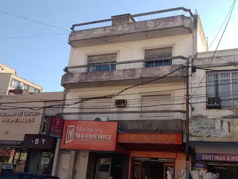 Charlone 1200, Piso 2