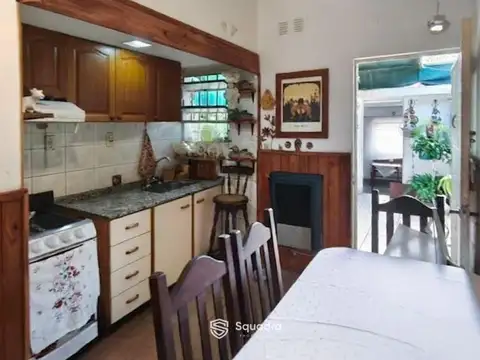 VENTA - PH 2 dormitorios, con patios y cochera - Barrio Roque Saenz Peña, Rosario.