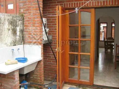 Casa 3 ambientes con 2 baños