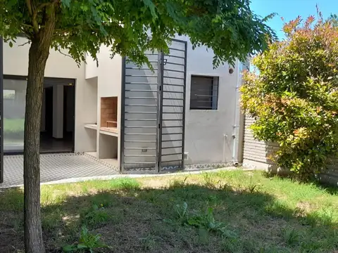 Depto Tipo Casa 4 ambientes con 2 baños