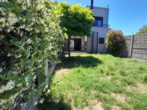 Depto Tipo Casa en Venta con 1 cocheras