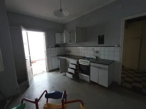 Alquiler casa 18 (50 y 51) solo cpmercial/instituciones