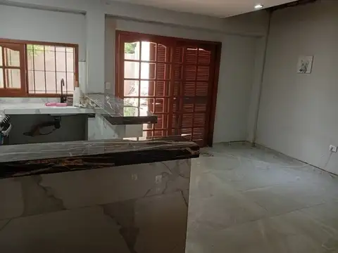 Casa 5 ambientes con 1 baño