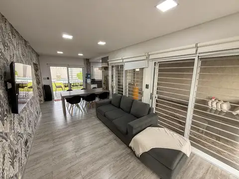 Venta casa de 2 dormitorios con cochera y pileta climatizada, Tierra de Sueños, Alvear