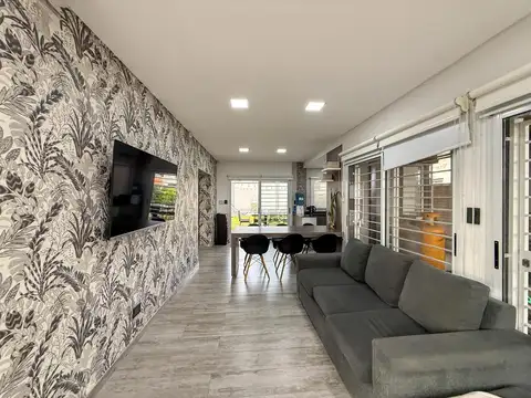 Casa en Venta con 2 cocheras
