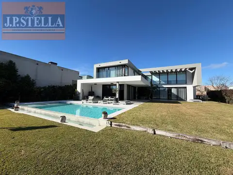 Casa en Venta con 4 cocheras