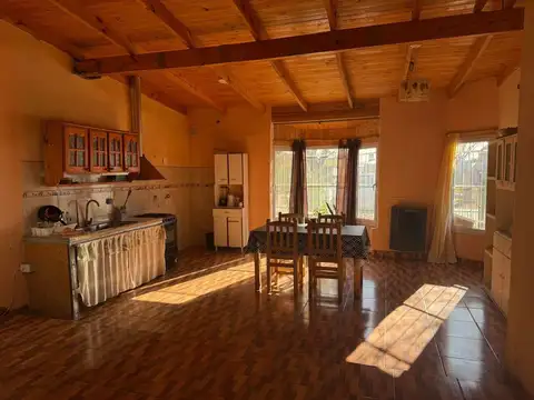 Casa 4 ambientes con 1 baño