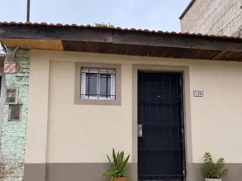 DEPARTAMENTO AMBIENTE Y MEDIO CON ENTRE PISO