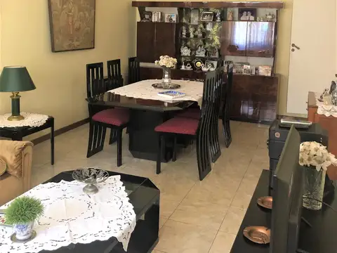 Depto Tipo Casa 6 ambientes con 2 baños