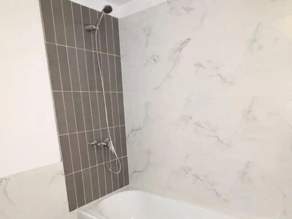 Intendente Tomkinson 300