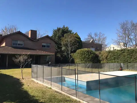 Casa en Venta en Countries y Barrios Cerrados en Pilar, USD 300.000
