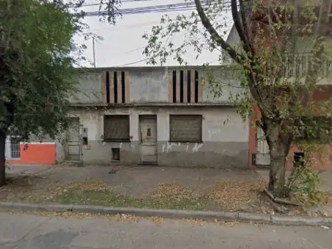 Casa a reciclar con Galpón