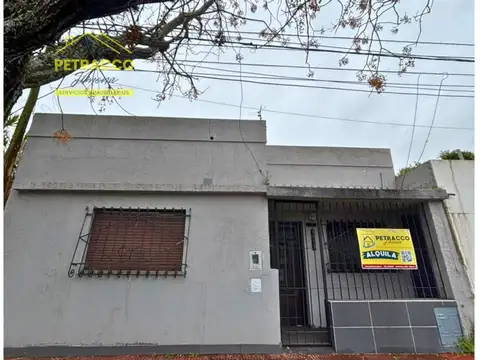 Casa el frente de 1 dormitorio en alquiler