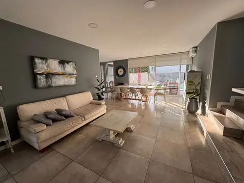 VENTA CASA 3 DOM/COCHERAS/PILETA SAN NICOLAS