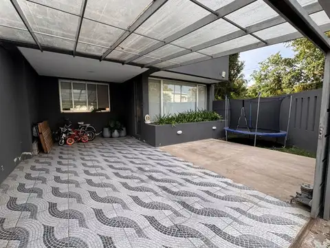 VENTA CASA 3 DOM/COCHERAS/PILETA SAN NICOLAS