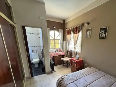 Casa 5 ambientes con 3 baños