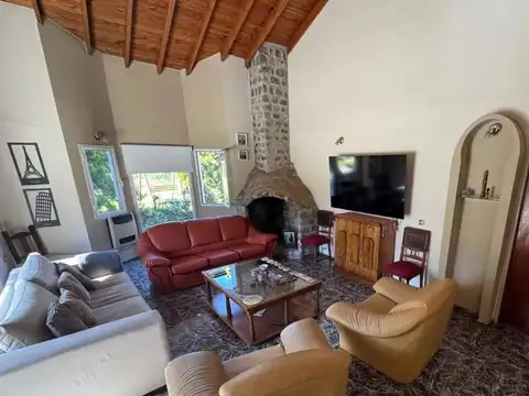 Casa 5 ambientes con 3 baños