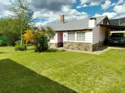 RE/MAX VENDE CASA 3 DORMITORIOS 2BAÑOS,QUINCHO.