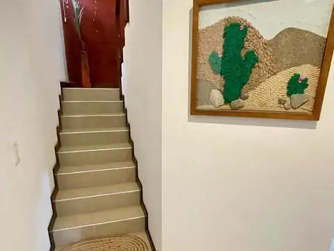 Casa 8 ambientes con 4 baños