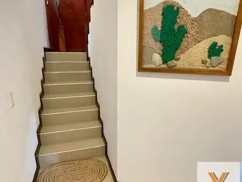 Casa 8 ambientes con 4 baños