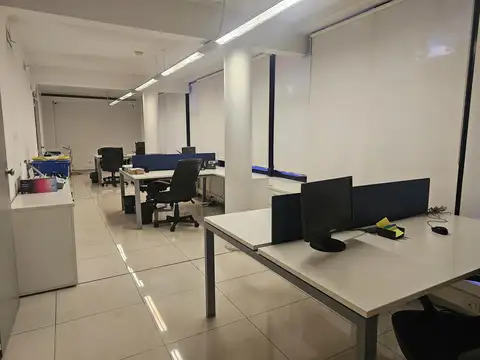 Oficina en Alquiler con 6 cocheras
