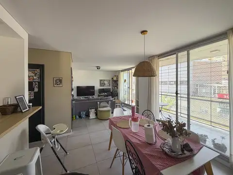 Departamento de piso exclusivo de 2 dormitorios con gran balcón