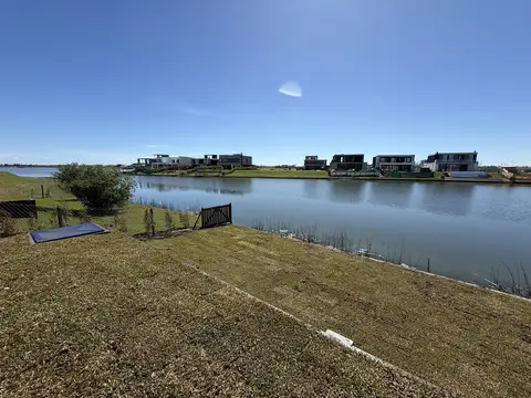 Venta Casa al Lago 6 Ambientes en Costas Puertos