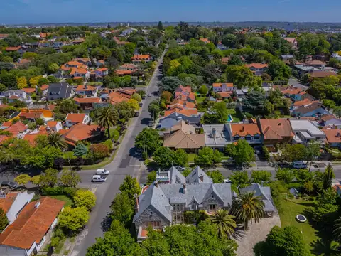 Casa 10 ambientes con 6 baños