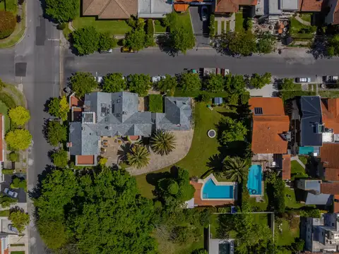 Casa 10 ambientes con 6 baños
