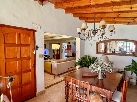 Casa 5 ambientes con 3 baños