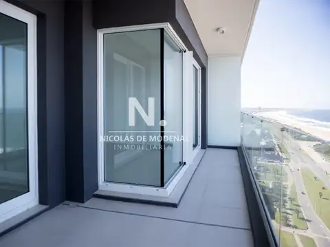 Departamento frente al mar en venta, Piso alto. 3 dormitorios. Torre Le Parc,  Punta del Este