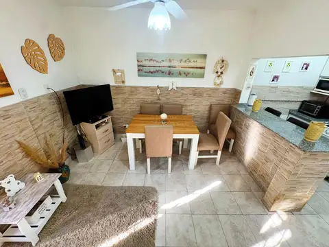 Casa 4 ambientes con 2 baños