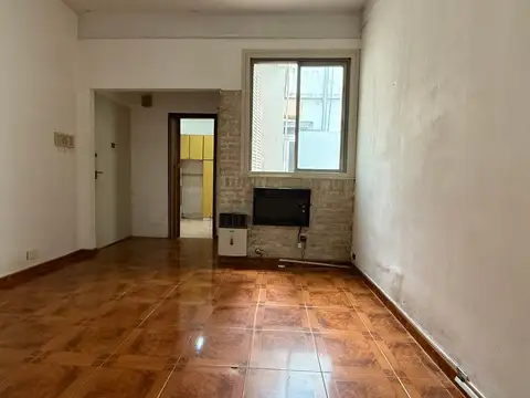Departamento 2 Ambientes mas Hall Bajas Expensas  a metros del subte H