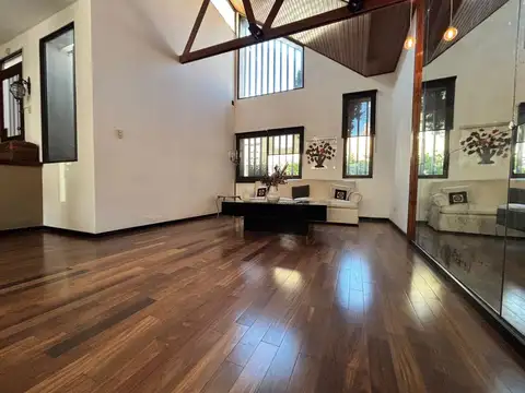 Casa 5 ambientes con 5 baños