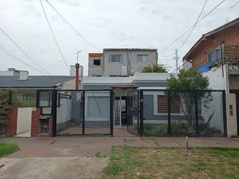 Casa en venta, Tres Ambientes, Castelar.