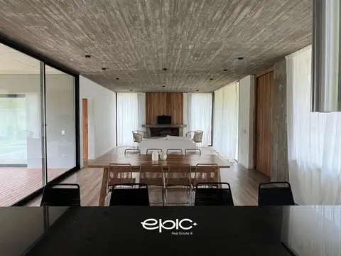 Casa 4 ambientes con 2 baños