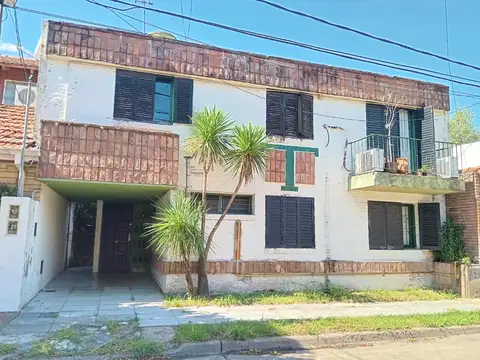 Venta Casa Martínez 4 ambientes a refaccionar