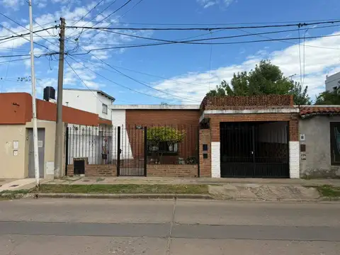 Casa en venta c/ cochera en Capitán Bermúdez