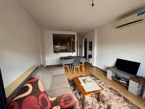Venta - Departamento 1 dormitorio con balcón al frente - Echesortu