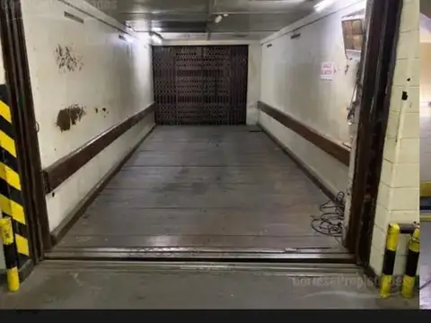 Cochera en edificio privado de cocheras - Zona Balvanera Uriburu al 400