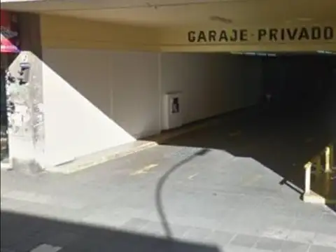 Cochera en edificio privado de cocheras - Zona Balvanera Uriburu al 400